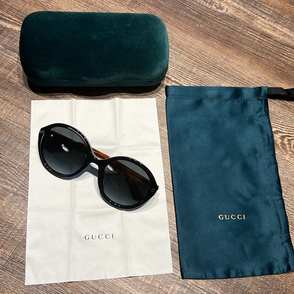 Authentic Gucci sunglasses in Black/brown - Picture 3 of 16